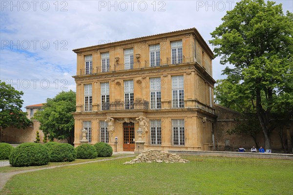 Baroque Pavillon de Vendôme built in 1665