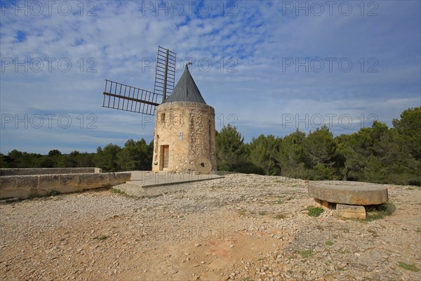 Windmill Moulin de Daudet built 4th century