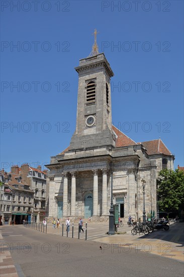 St-Pierre Cathedral built in 1785 on Place du 8 Septembre