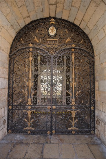 Metal gate with decorations from the Hôtel de Ville