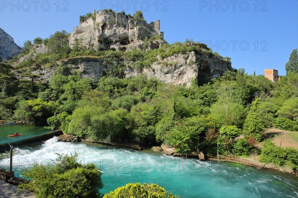 View over the river Sorgue with barrage to the Château de Pétrarque