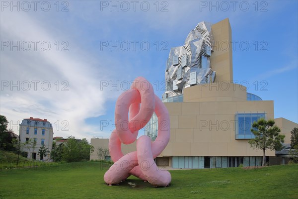 Parc des Ateliers and modern building Tour Luma 56m high by the architect Frank Gehry 2021 and sculpture Krauses Gekröse by Franz West