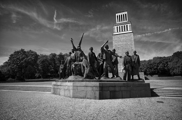 Memorial bell tower and group of figures by Fritz Cremer