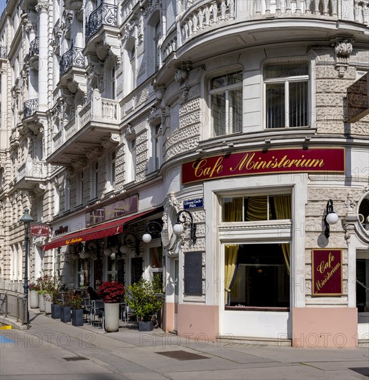 Baroque façade on Cafe Ministerium