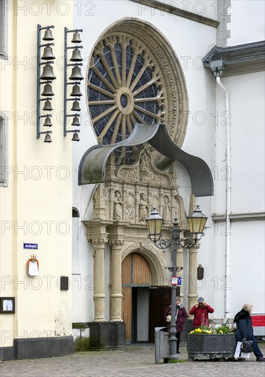 West portal of the Jesuit Church with rosette