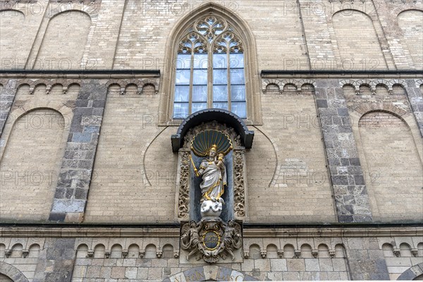 Niche figure of Mary on the west façade of the Church of Our Dear Lady