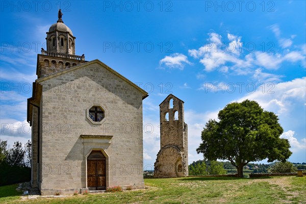 The church of Saint-Pierre and the chapel of Sanit-Denis in the commune of Reillanne