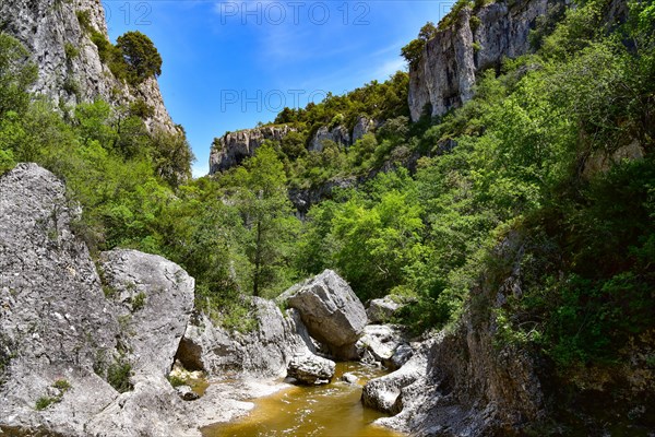 The Calavon River in the gorge near the village of Oppedettes in the Luberon nature park Park