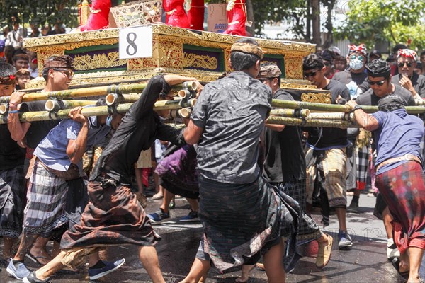 On the way to the cremation site