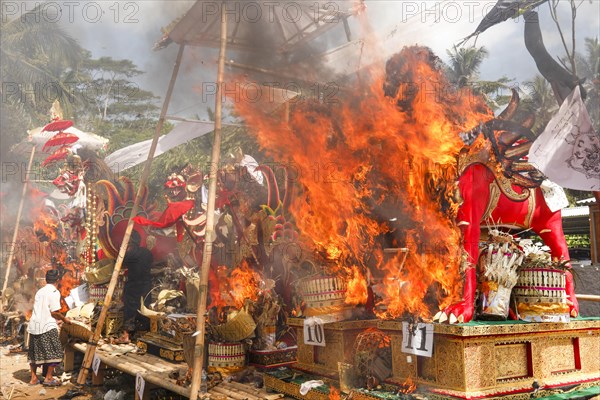 The sarcophagi containing the bones or bodies of the deceased are burnt during the cremation ceremony