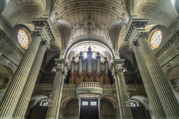 Interior and organ of the Sainte-Madeleine church in Besancon