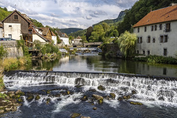 The village of Lods and the river Loue