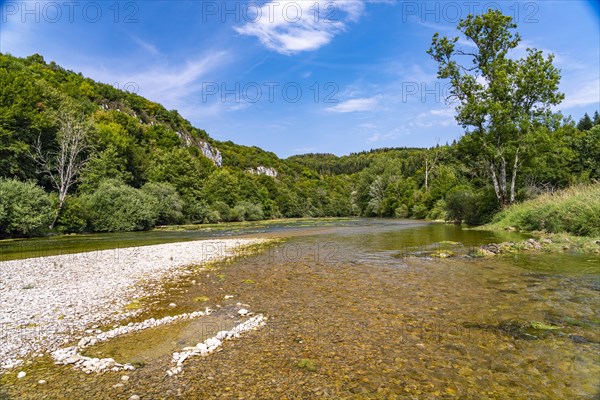 River landscape in the valley of the Loue near Lizine