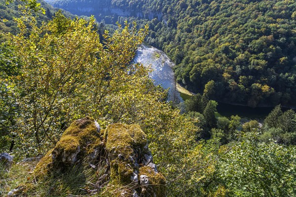 River landscape in the valley of the Loue near Lizine