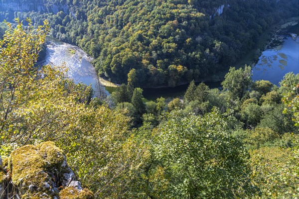 River landscape in the valley of the Loue near Lizine