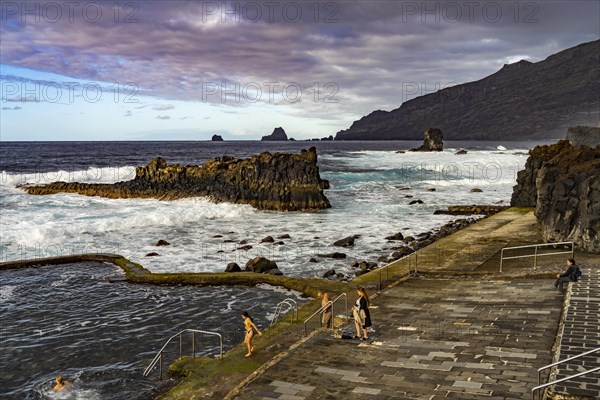 Evening at the natural swimming pool La Maceta