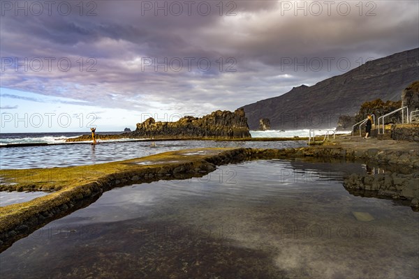 Evening at the natural swimming pool La Maceta