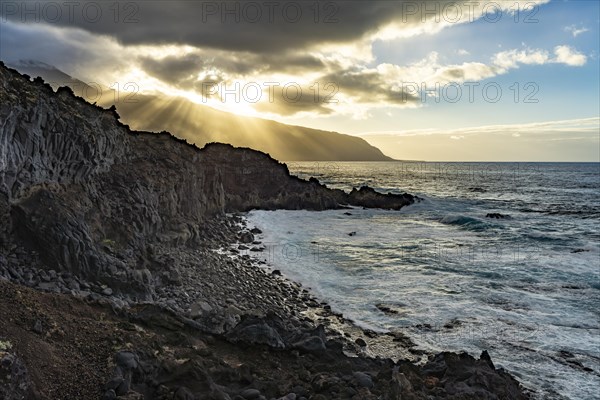 Sunbeams on the coast near La Maceta