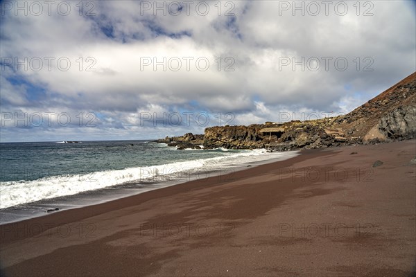 The red beach Playa del Verodal