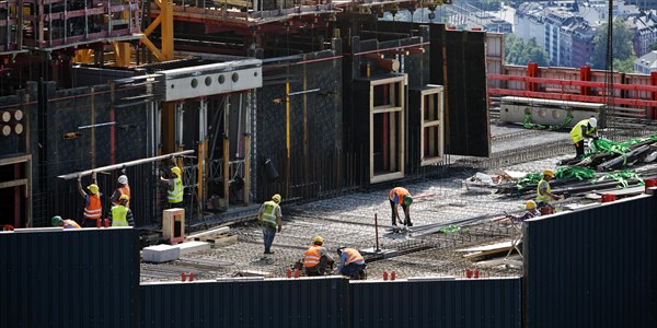 Major construction site in the banking district with the project name Four Frankfurt