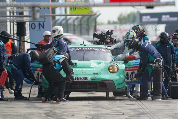 Pit stop at the Nürburgring race track 24-hour race Nürburg