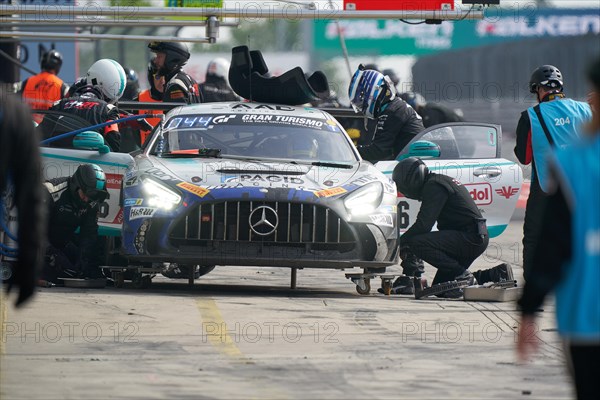 Nightly pit stop at the 24-hour race at the Nürburgring race track Nürburg