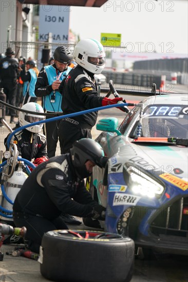 Nightly pit stop at the 24-hour race at the Nürburgring race track Nürburg