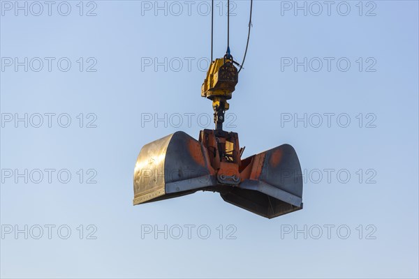 Clamshell bucket of a construction crane