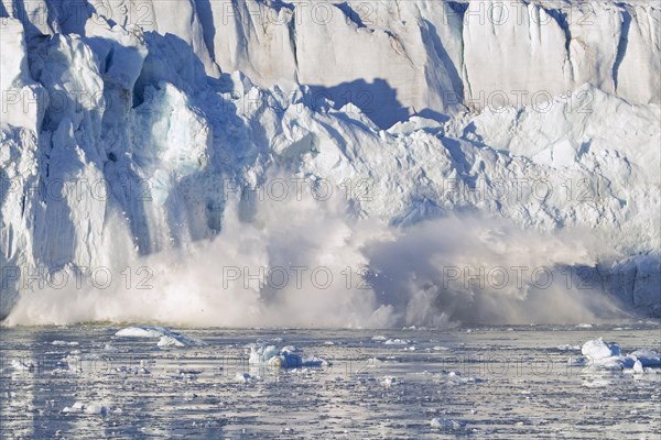 Huge ice chunk breaking from the edge of the Lilliehöökbreen glacier into Lilliehöök Fjord