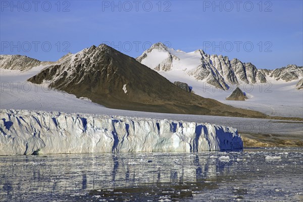 Lilliehöökbreen glacier in summer debouches into Lilliehöök Fjord