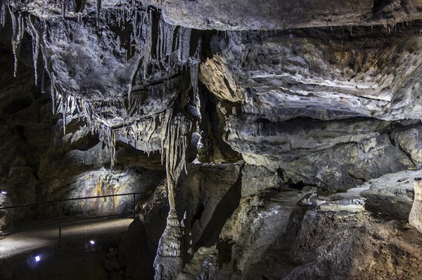 Straw stalactites