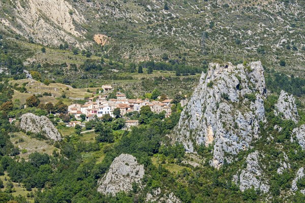 The village Rougon at the entrance to the Gorges du Verdon