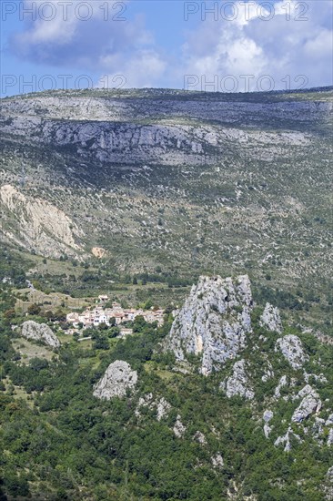 The village Rougon at the entrance to the Gorges du Verdon