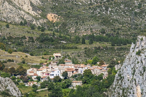 The village Rougon at the entrance to the Gorges du Verdon