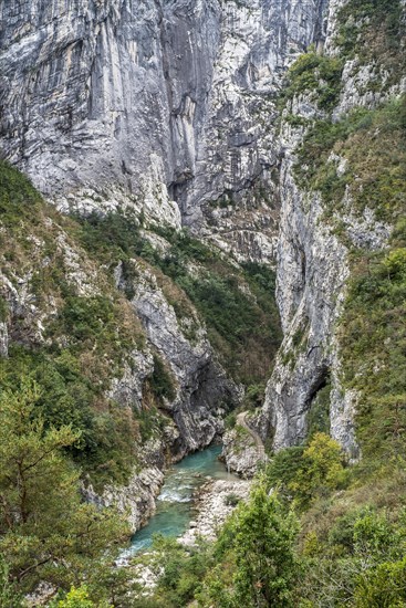 Verdon River and start of the Sentier Martel at Couloir Samson in the Gorges du Verdon