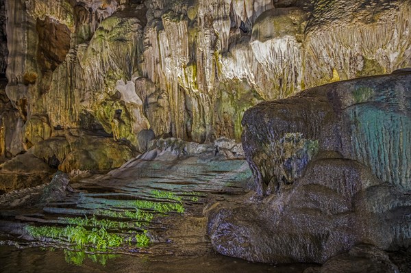 Interior of the Thien Cung cave