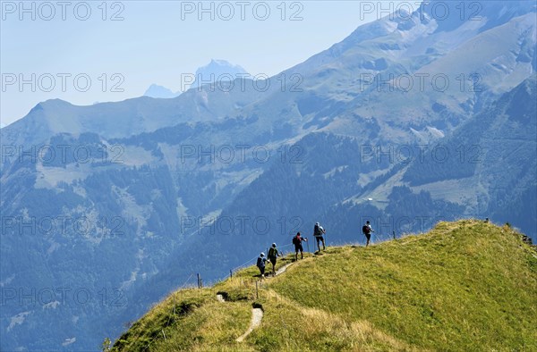 Hikers on the Arrete de Berroi ridge