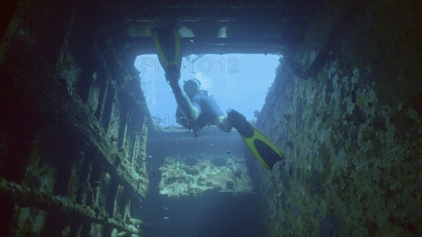 Scuba diver swims to exit inside cramped hold of ferry Salem Express shipwreck