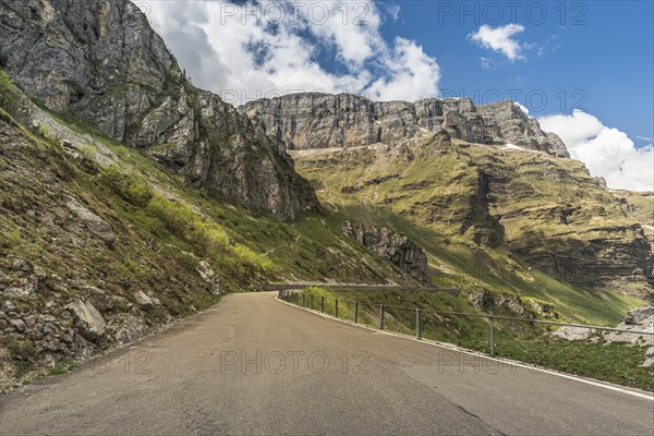 Klausenpass pass road