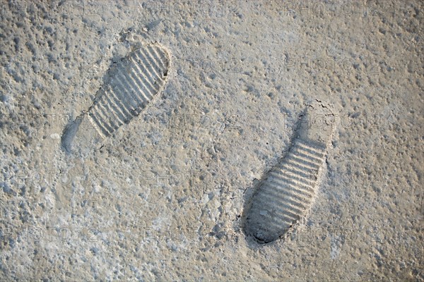 Footstep pattern seen on a concrete background