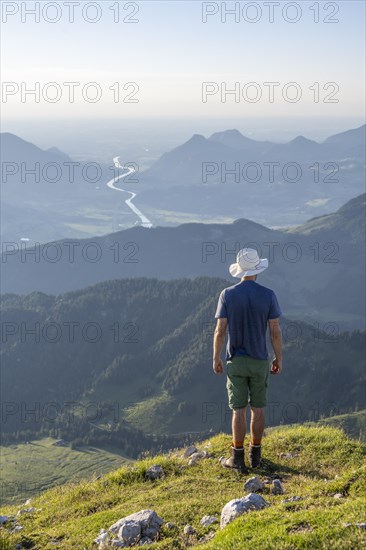 Mountaineers on the summit of the Scheffauer