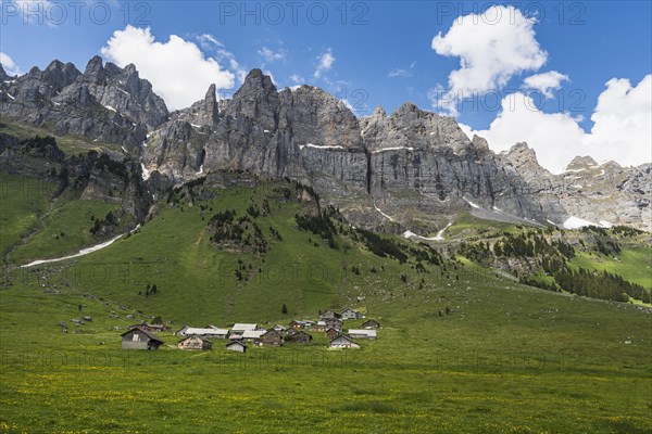 Alpine huts and barns on the Urnerboden
