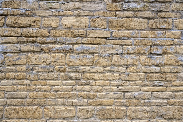 Cotswold stone yellow limestone masonry blocks