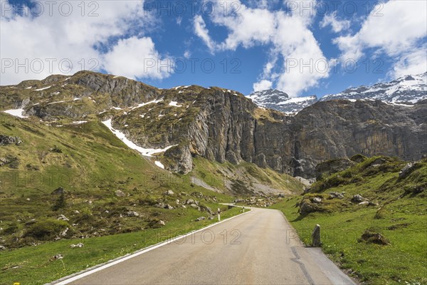 Klausenpass pass road