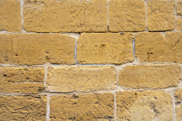 Cotswold stone yellow limestone masonry blocks