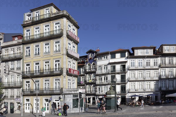 Pedestrian street Rua das Flores