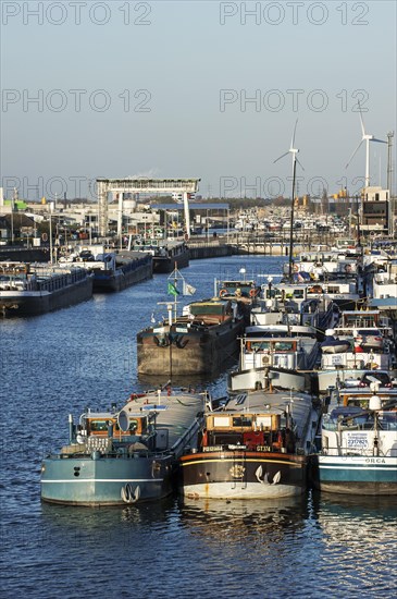 Inland navigation vessels