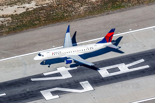 A Delta Connection Embraer 175 aircraft with registration N311SY at Los Angeles Airport