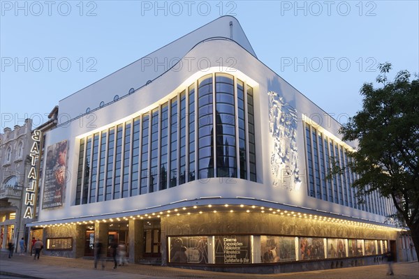 Batalha cinema at dusk