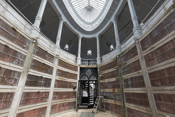 Oval funeral hall with glass dome